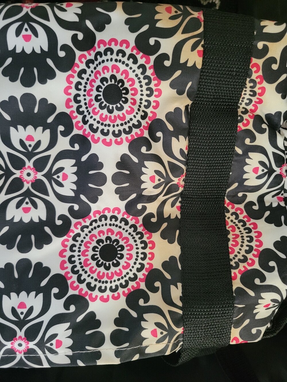 Thirty-One Cooler Bag in black and pink flower print - Picture 14 of 14